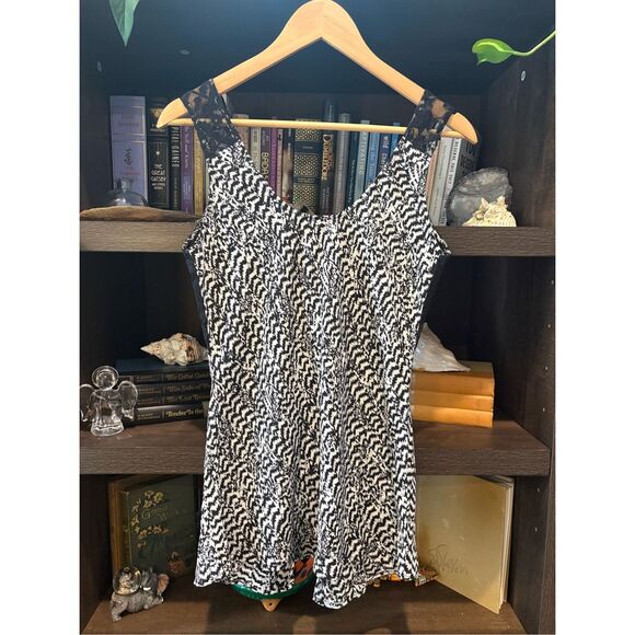 NWT Falcon & Bloom x Gold Hawk Black & White Animal Print Silk Blouse Size Small - Picture 1 of 6
